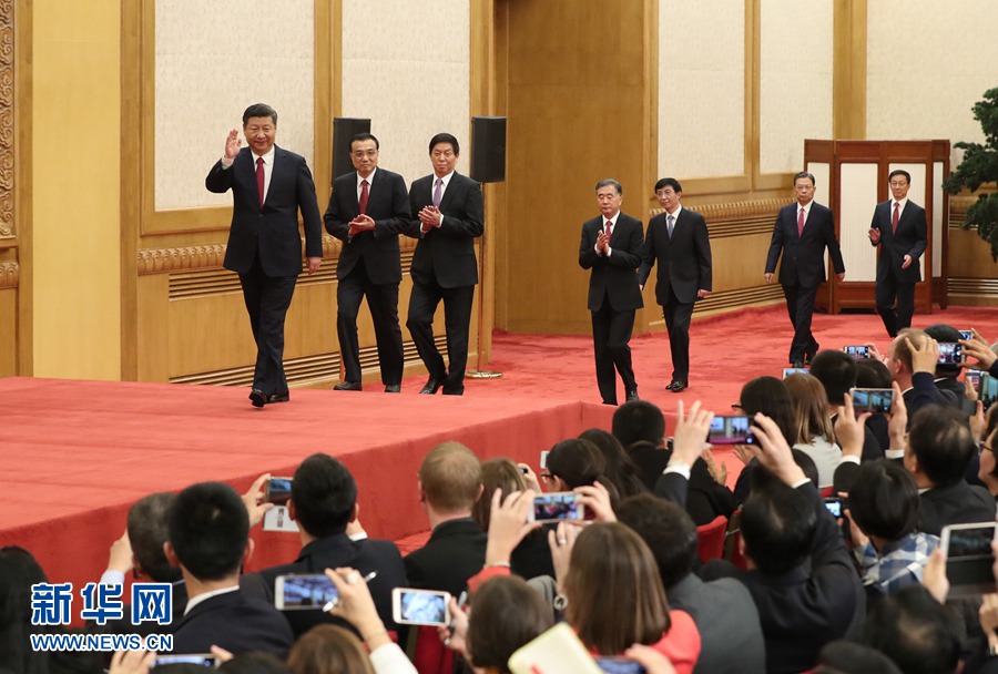 十九屆中央政治局常委同中外記者見面