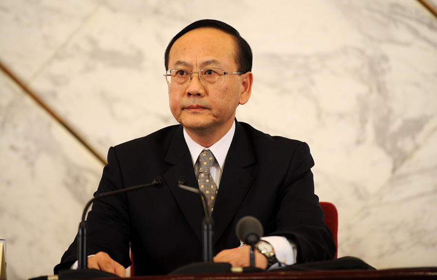 2014兩會首場發布會記者表情：“拍照神器”