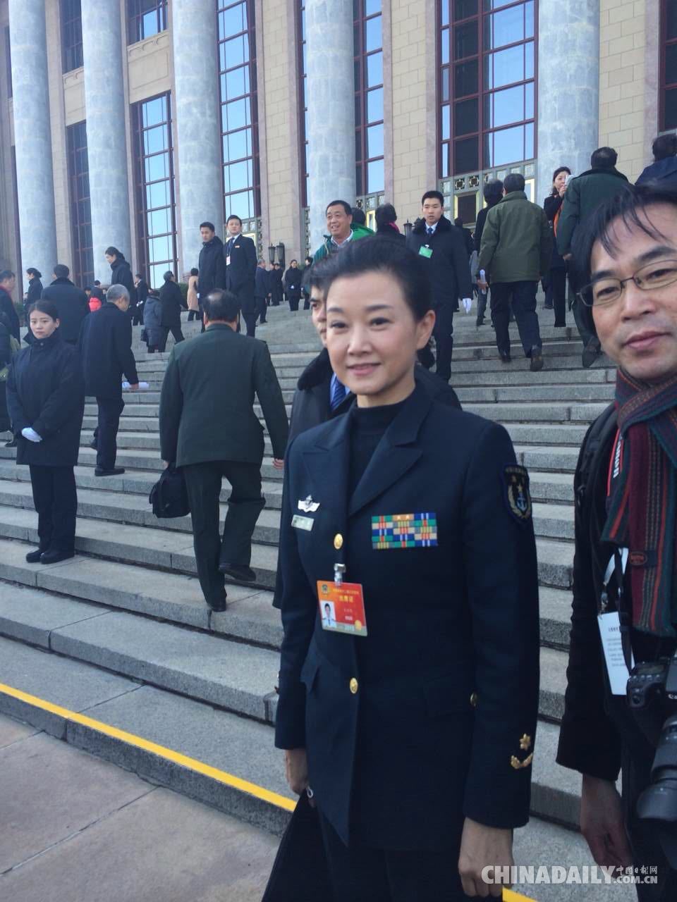 2015政協會議開幕：明星委員遭媒體圍堵