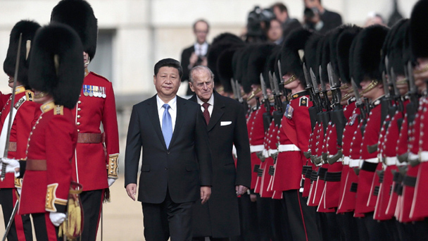 習近平出席英國女王伊麗莎白二世舉行的歡迎儀式