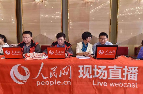 重點(diǎn)新聞網(wǎng)站記者首次亮相全國兩會 積極投身宣傳報(bào)道