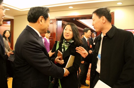 重點(diǎn)新聞網(wǎng)站記者首次亮相全國兩會 積極投身宣傳報(bào)道