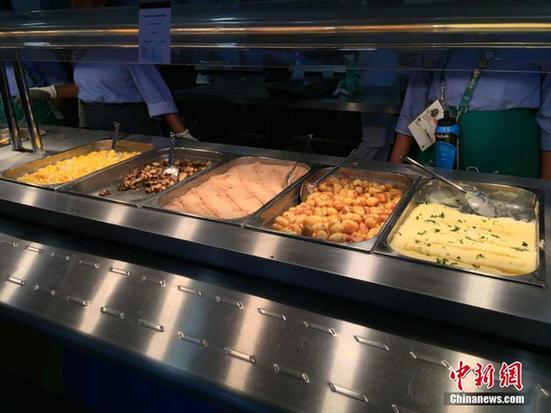 探訪里約奧運(yùn)村餐廳 外形酷似蔬菜大棚