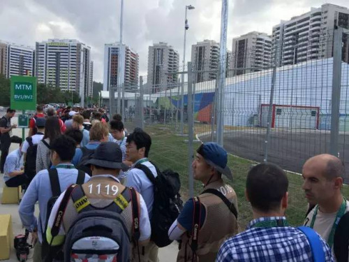 在奧運(yùn)村閑逛能遇到誰(shuí)？ 寧澤濤溜達(dá)似“老干部”