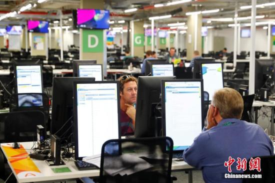 當(dāng)?shù)貢r(shí)間7月29日，里約奧運(yùn)會開幕在即，奧運(yùn)主媒體中心的主新聞中心(MPC)和國際廣播中心(IBC)已全面投入運(yùn)行，從當(dāng)日起至8月22日24小時(shí)運(yùn)行，這里將成為中外記者及轉(zhuǎn)播機(jī)構(gòu)的工作大本營。 <a target=&apos;_blank&apos; href=&apos;http://www.chinanews.com/&apos;>中新社</a>記者 富田 攝 當(dāng)?shù)貢r(shí)間7月29日，里約奧運(yùn)會開幕在即，奧運(yùn)主媒體中心的主新聞中心(MPC)和國際廣播中心(IBC)已全面投入運(yùn)行，從當(dāng)日起至8月22日24小時(shí)運(yùn)行，這里將成為中外記者及轉(zhuǎn)播機(jī)構(gòu)的工作大本營。 <a target=&apos;_blank&apos; href=&apos;http://www.chinanews.com/&apos;>中新社</a>記者 富田 攝