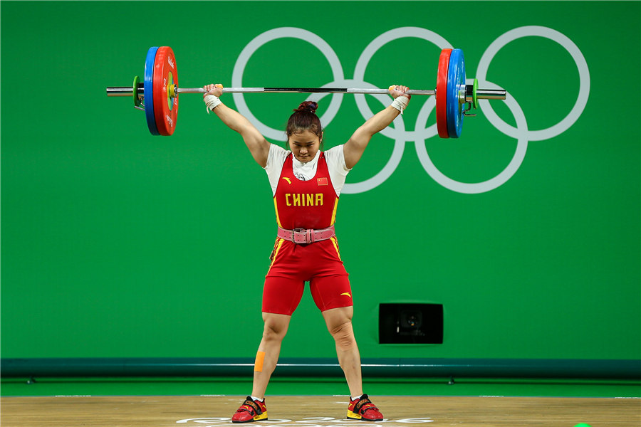 女子舉重63公斤級：鄧薇兩破世界紀錄并奪冠