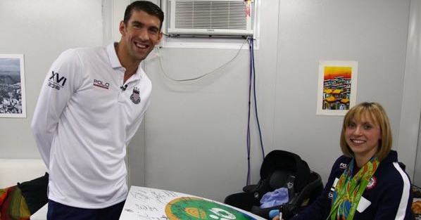 小粉絲的逆襲！菲爾普斯請雷德基簽名