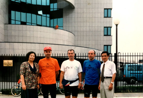 巴奈:用生命的車輪見證中塞友誼