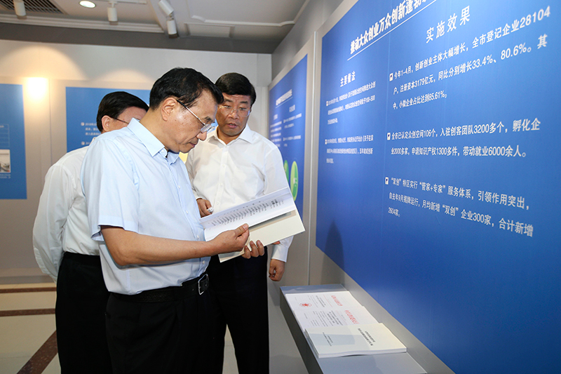 李克強體驗“飛鴿”：我愿為中國自行車做廣告