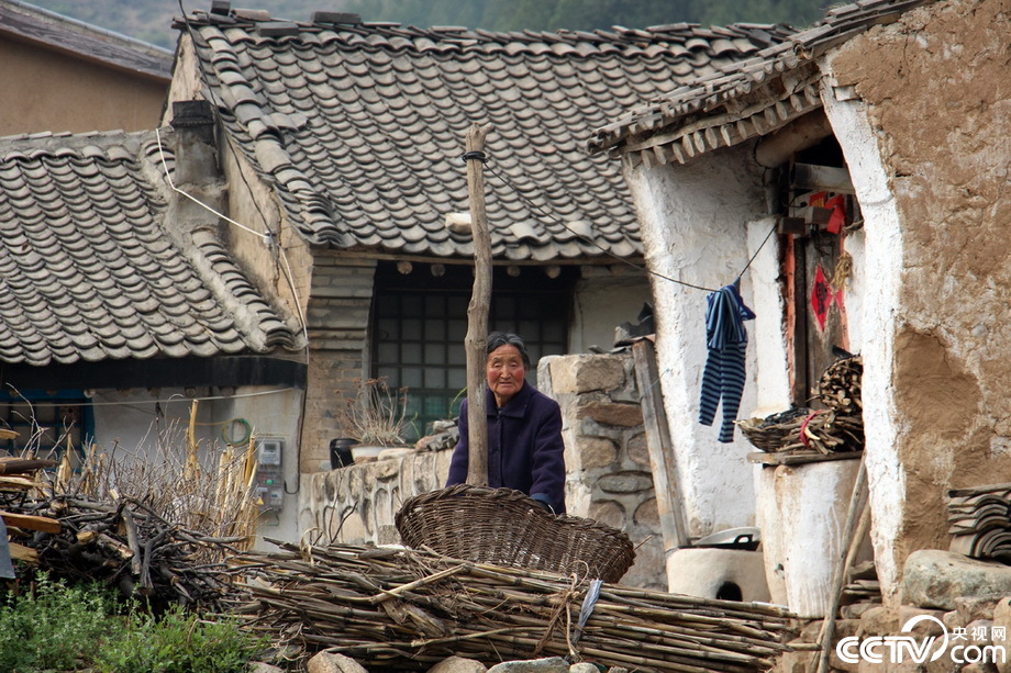 【網絡媒體“走轉改”】向總書記匯報,我們走在奔小康的大道上