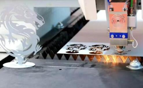 會見默克爾前，李克強為什么對德國說“我不選邊站隊”？