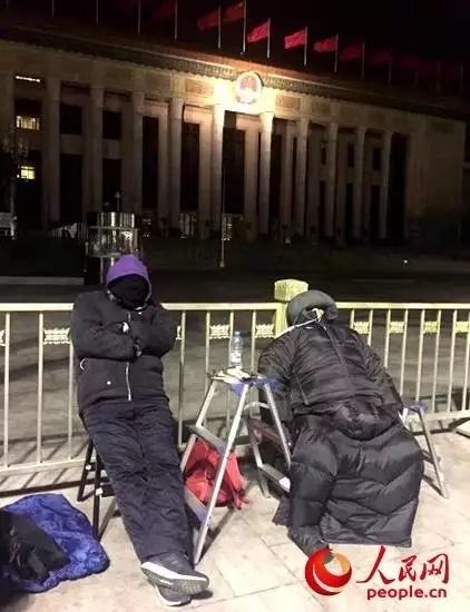 記者兩會24小時：帶著“溫度”的新聞是怎么產生的