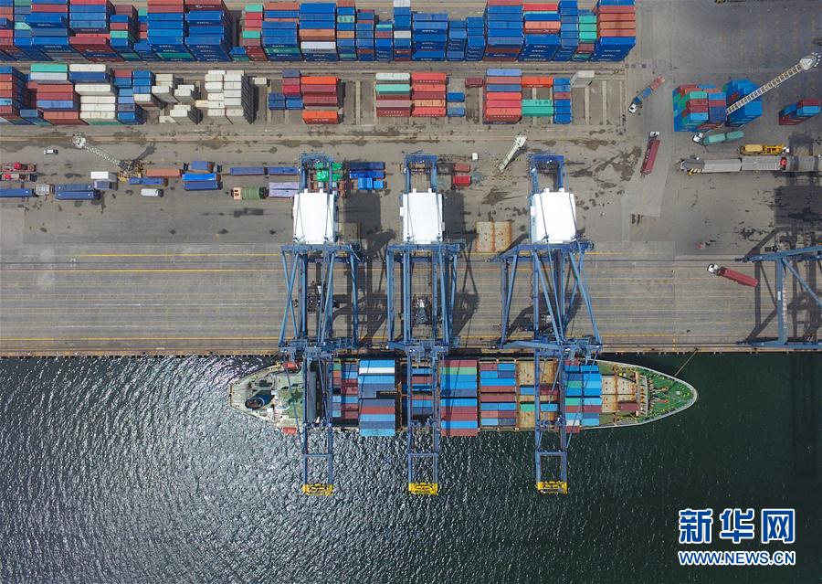 俯瞰雅加達丹戎不碌港