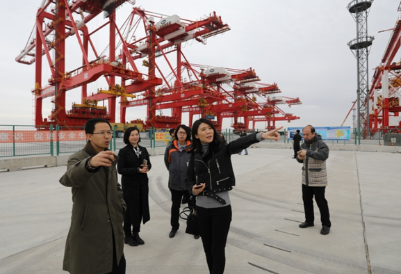 網(wǎng)絡(luò)大V走訪“當(dāng)代中國(guó)奇跡”感受中國(guó)制造魅力