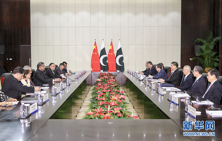 習(xí)近平會(huì)見(jiàn)巴基斯坦總理阿巴西