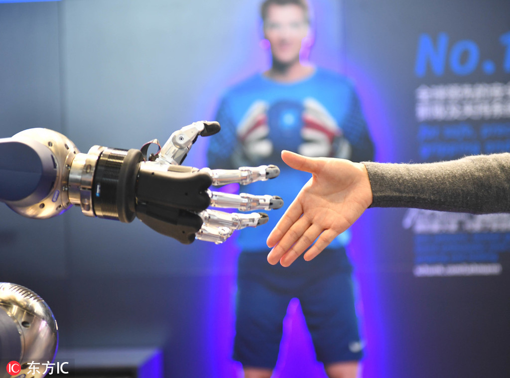 進(jìn)博會(huì)上的黑科技 你好！機(jī)械手