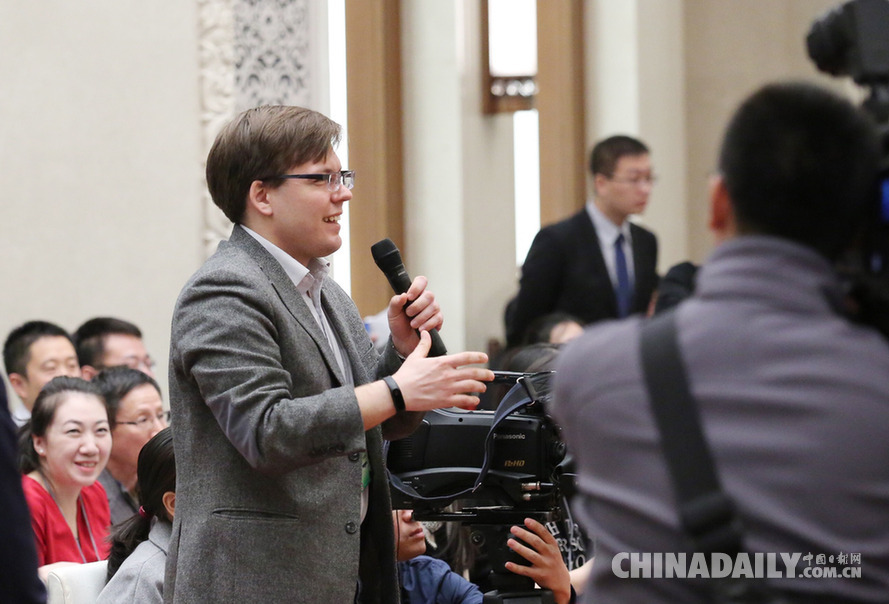 河北代表團全體會議向媒體開放