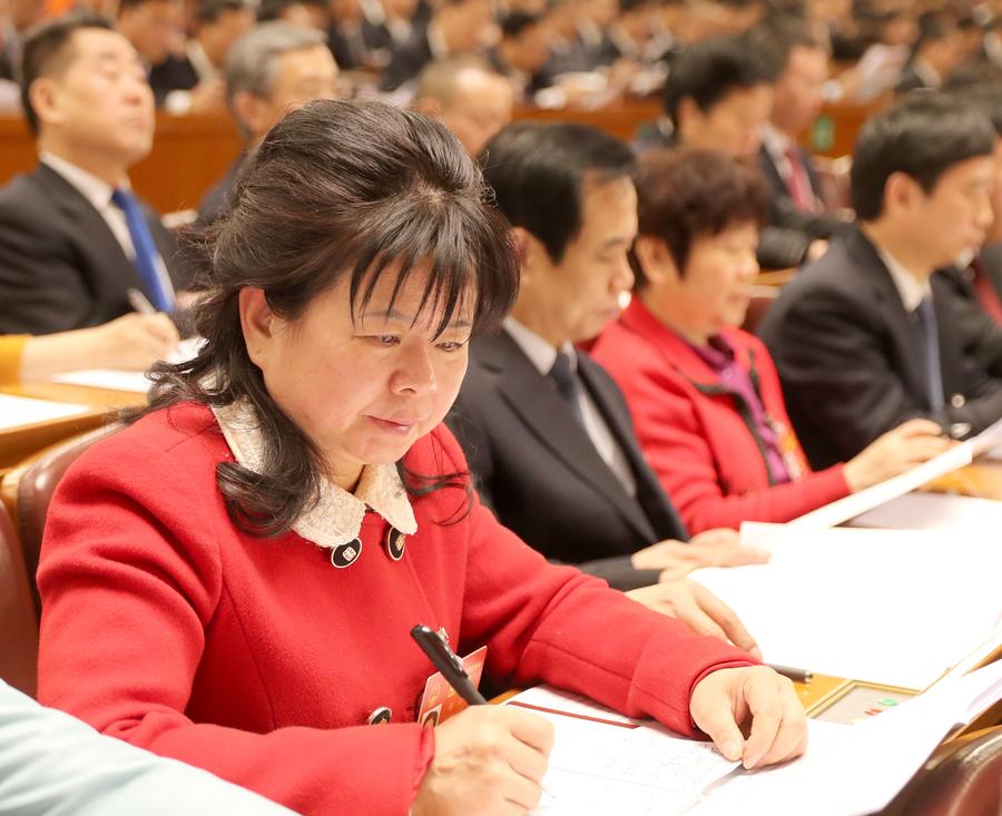 兩會上的女代表委員們：認真履職 一展風采