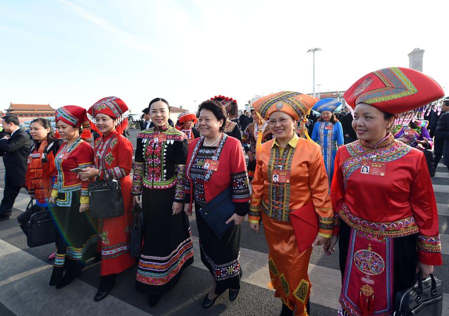 兩會(huì)上的女代表委員們：認(rèn)真履職 一展風(fēng)采