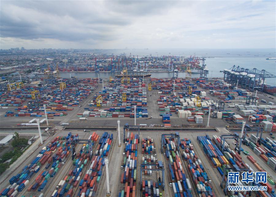 俯瞰雅加達丹戎不碌港