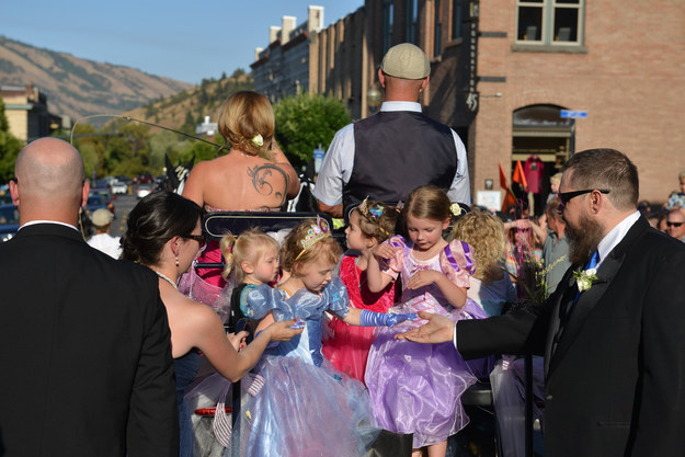 5歲患癌小女孩的最后一個(gè)生日宴會(huì)