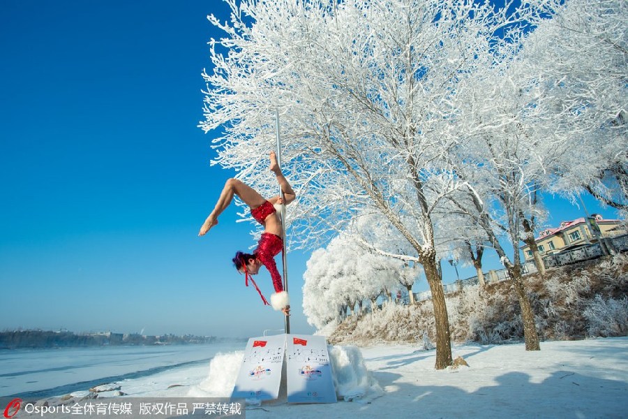 盤(pán)點(diǎn)鋼管舞性感著裝 比基尼鄉(xiāng)村花衣齊上陣