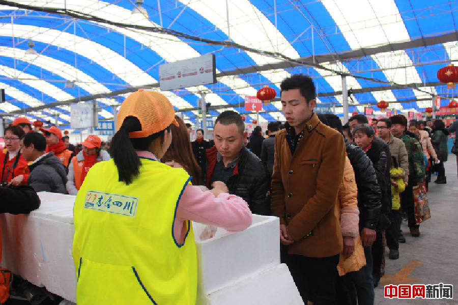 網絡媒體走轉改：快樂“鬧”元宵 溫暖出行路