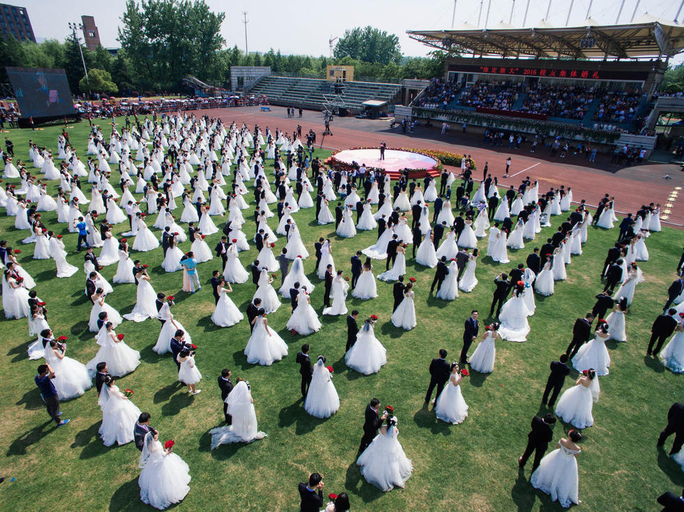 浙江大學迎校慶 800學子舉辦集體婚禮