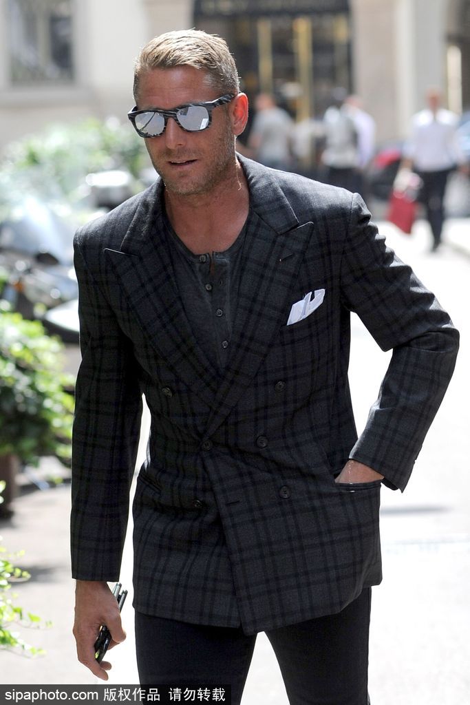 雷朋 鏡面……哪個明星的墨鏡最拉風？