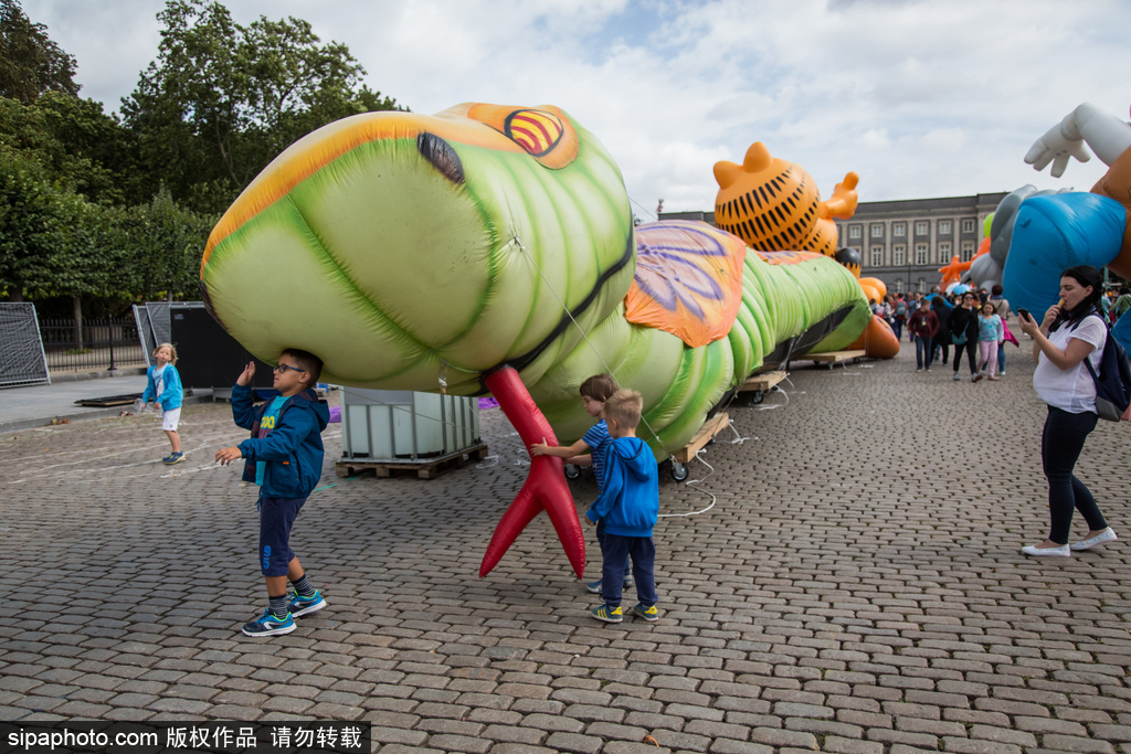 比利時動漫節：帝國士兵霸氣現身地鐵站 各種超萌角色嗨不停