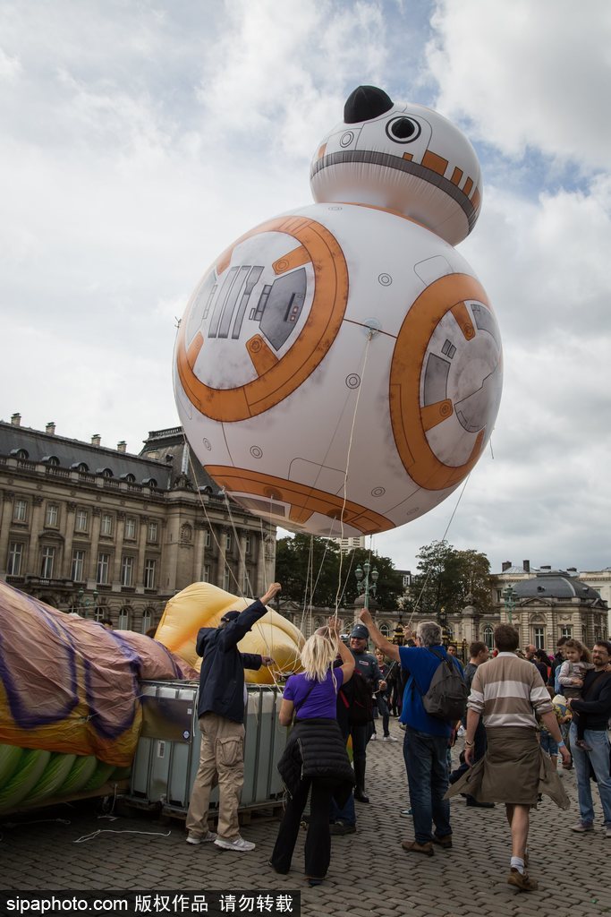 比利時動漫節：帝國士兵霸氣現身地鐵站 各種超萌角色嗨不停