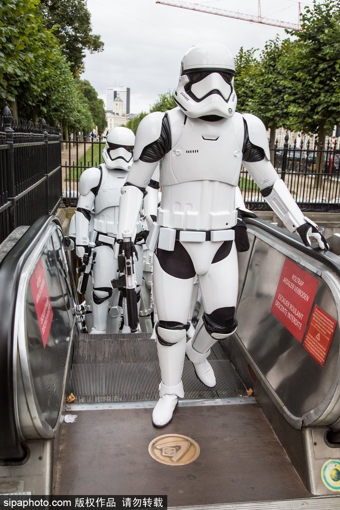 比利時動漫節：帝國士兵霸氣現身地鐵站 各種超萌角色嗨不停