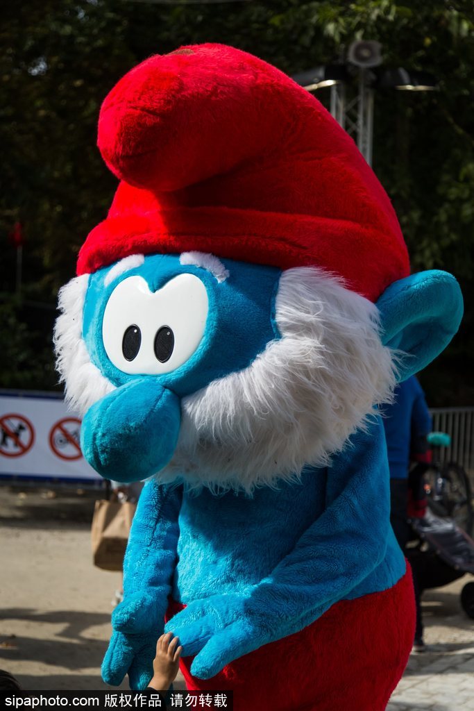 比利時(shí)動(dòng)漫節(jié)：帝國士兵霸氣現(xiàn)身地鐵站 各種超萌角色嗨不停