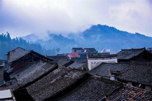 國慶去哪兒？汪涵現身萬人盛宴，就約你隆里古城見！