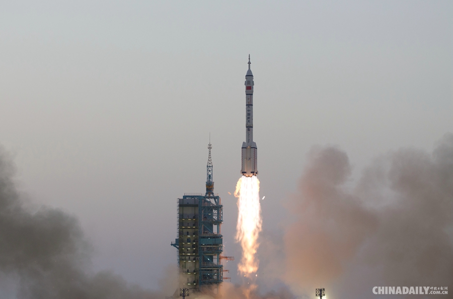 神舟十一號飛船發射升空