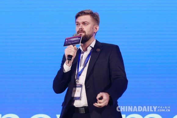 《俄羅斯報(bào)》“透視俄羅斯”編輯部國際項(xiàng)目部總編弗謝沃洛德•尤里耶維奇•布里亞發(fā)言