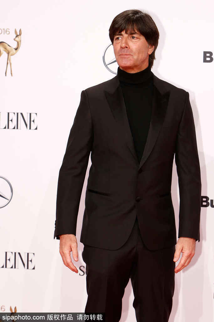 2017德國小鹿斑比獎(jiǎng)紅毯 超模女星驚艷紅毯球星大大腕齊亮相