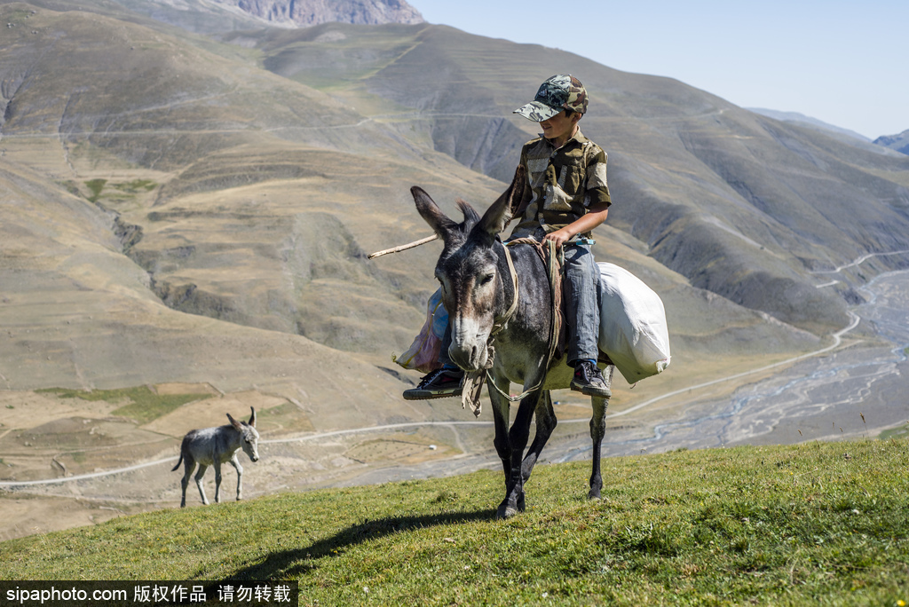 高加索深山里的古老村莊 原生態淳樸生活愜意悠閑