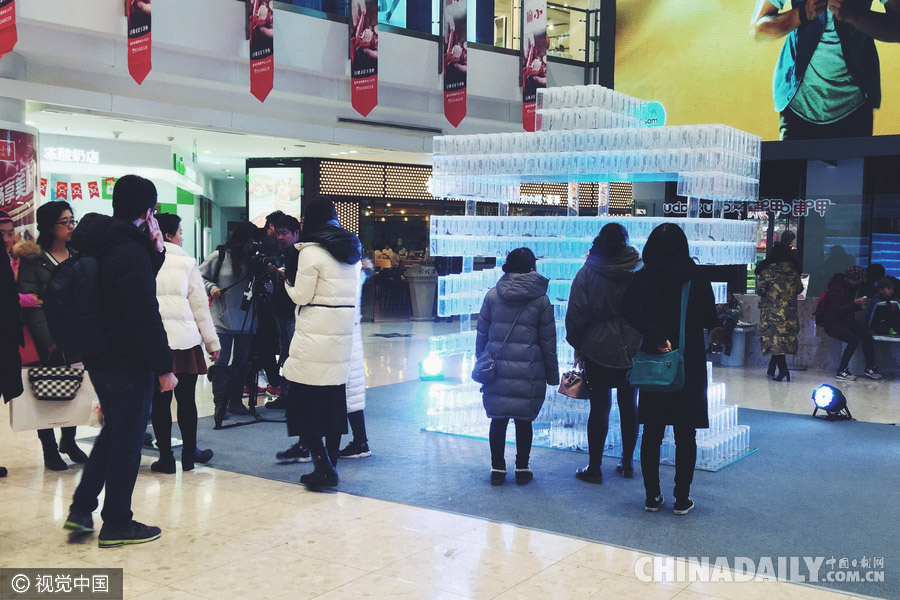 2000多位老人剪下白發(fā)呼喚兒女回家過(guò)年