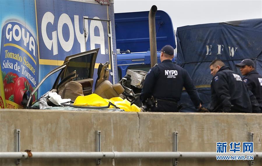 紐約發生多車相撞事故(組圖)