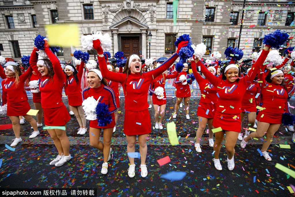 2017倫敦新年大游行盛大舉行 載歌載舞歡聲笑語(yǔ)迎新年