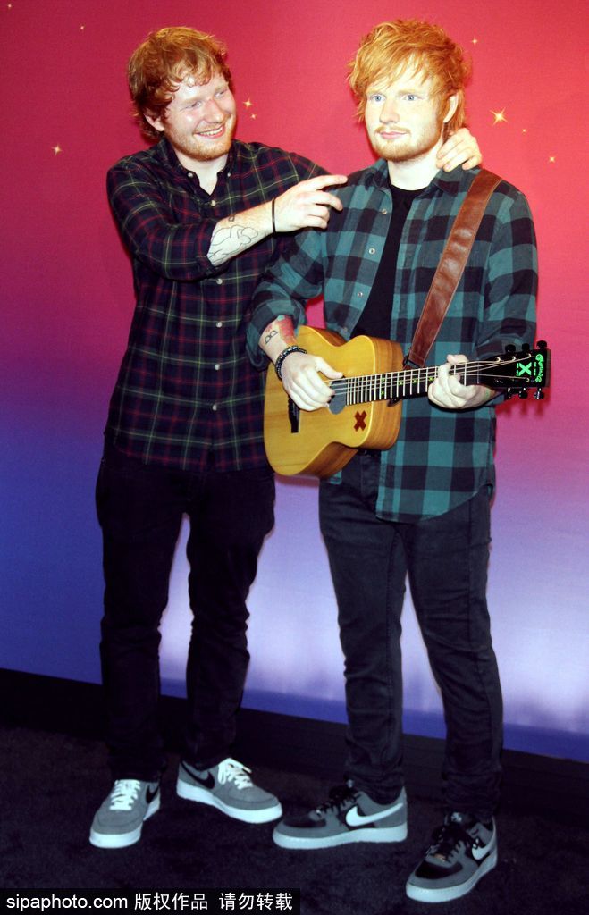 鹿晗蠟像被親掉色？盤點明星VS蠟像大對比