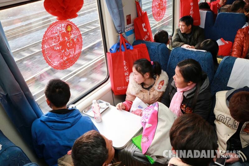 開往家鄉的專列：1200多名阜陽農民工免費乘專列返鄉