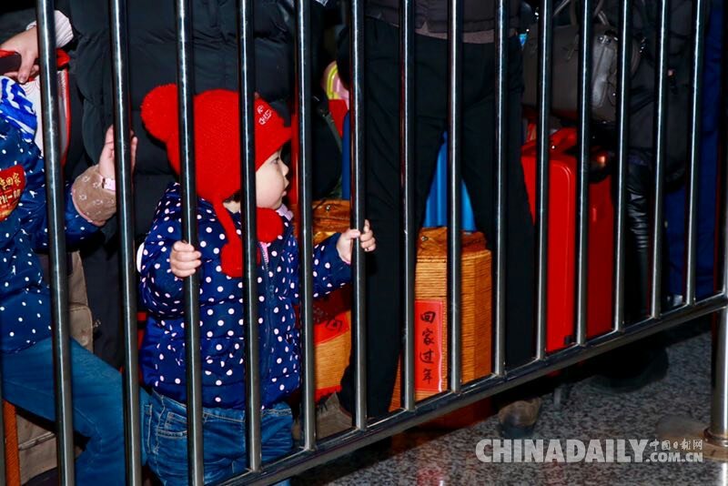 開往家鄉(xiāng)的專列：1200多名阜陽農(nóng)民工免費(fèi)乘專列返鄉(xiāng)