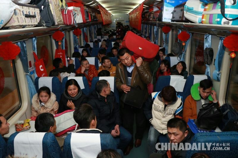 開往家鄉(xiāng)的專列：1200多名阜陽農(nóng)民工免費乘專列返鄉(xiāng)