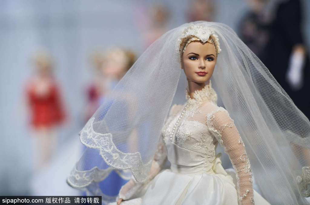 “王室”芭比娃娃亮相馬德里 威廉王子夫婦大婚造型搶眼