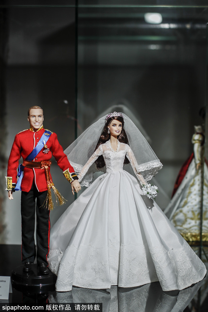 “王室”芭比娃娃亮相馬德里 威廉王子夫婦大婚造型搶眼