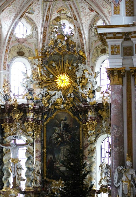 德國修道院現(xiàn)兩具“史上最奢華骷髏”