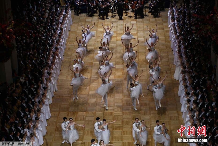 維也納歌劇院舉行年度舞會 場面盛大奢華