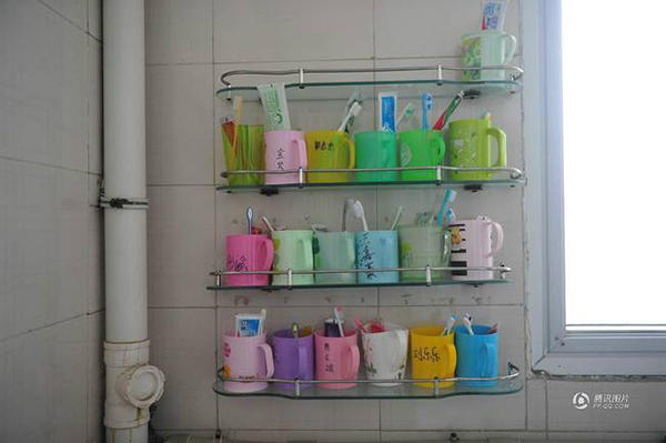 最大農村寄宿小學 近千人靠“剪刀石頭布”打飯